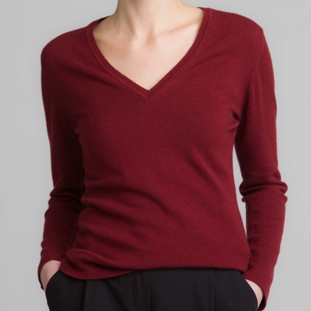Dark red 100% cashmere v neck sweater